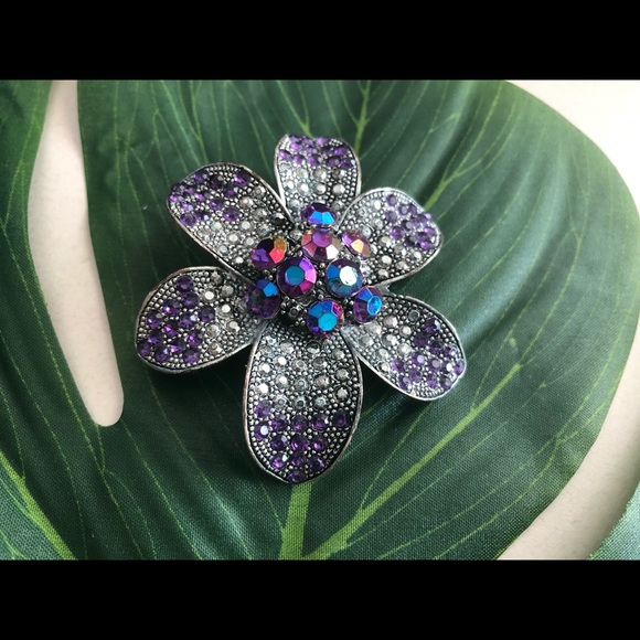 Jewelry - 🛍 5 for $25 🛍 flower brooch